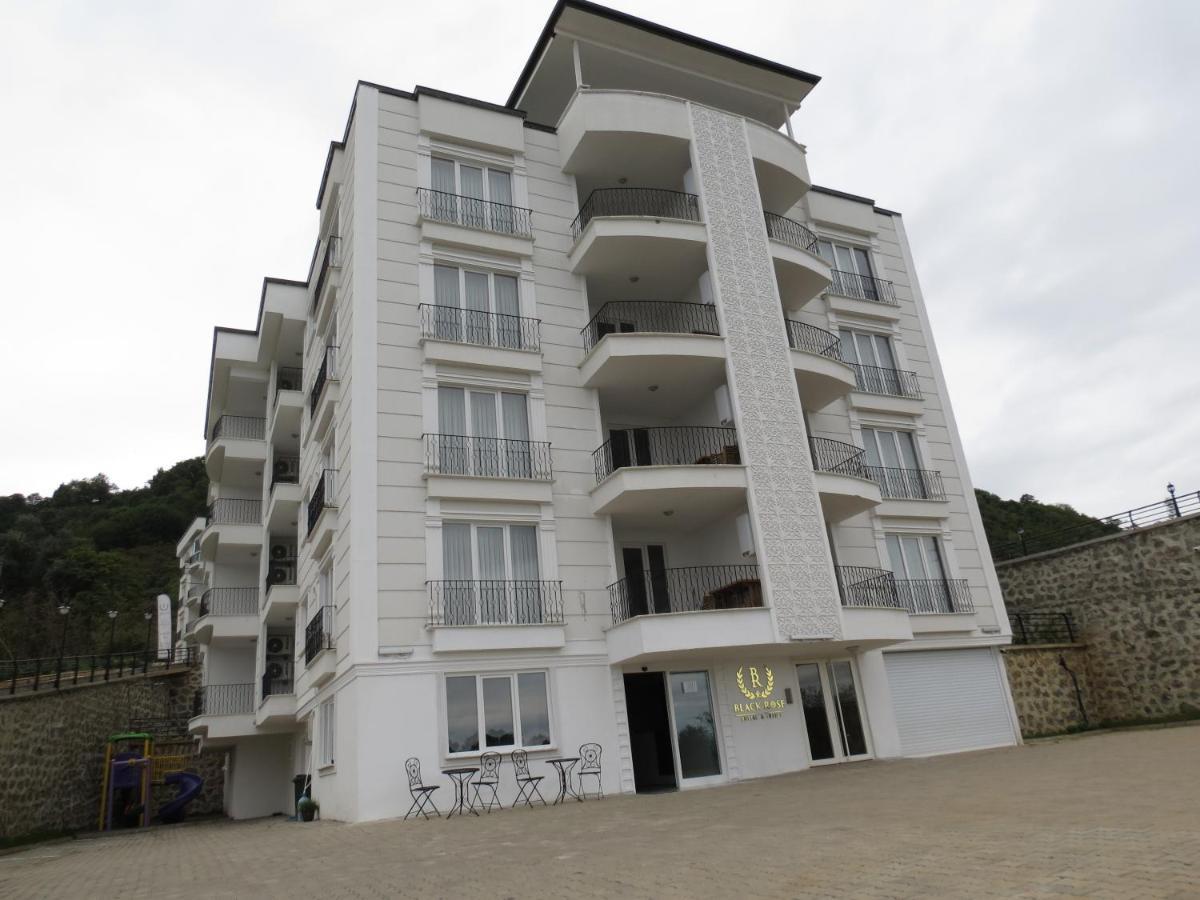 Aparthotel Black Rose à Kaşüstü Extérieur photo