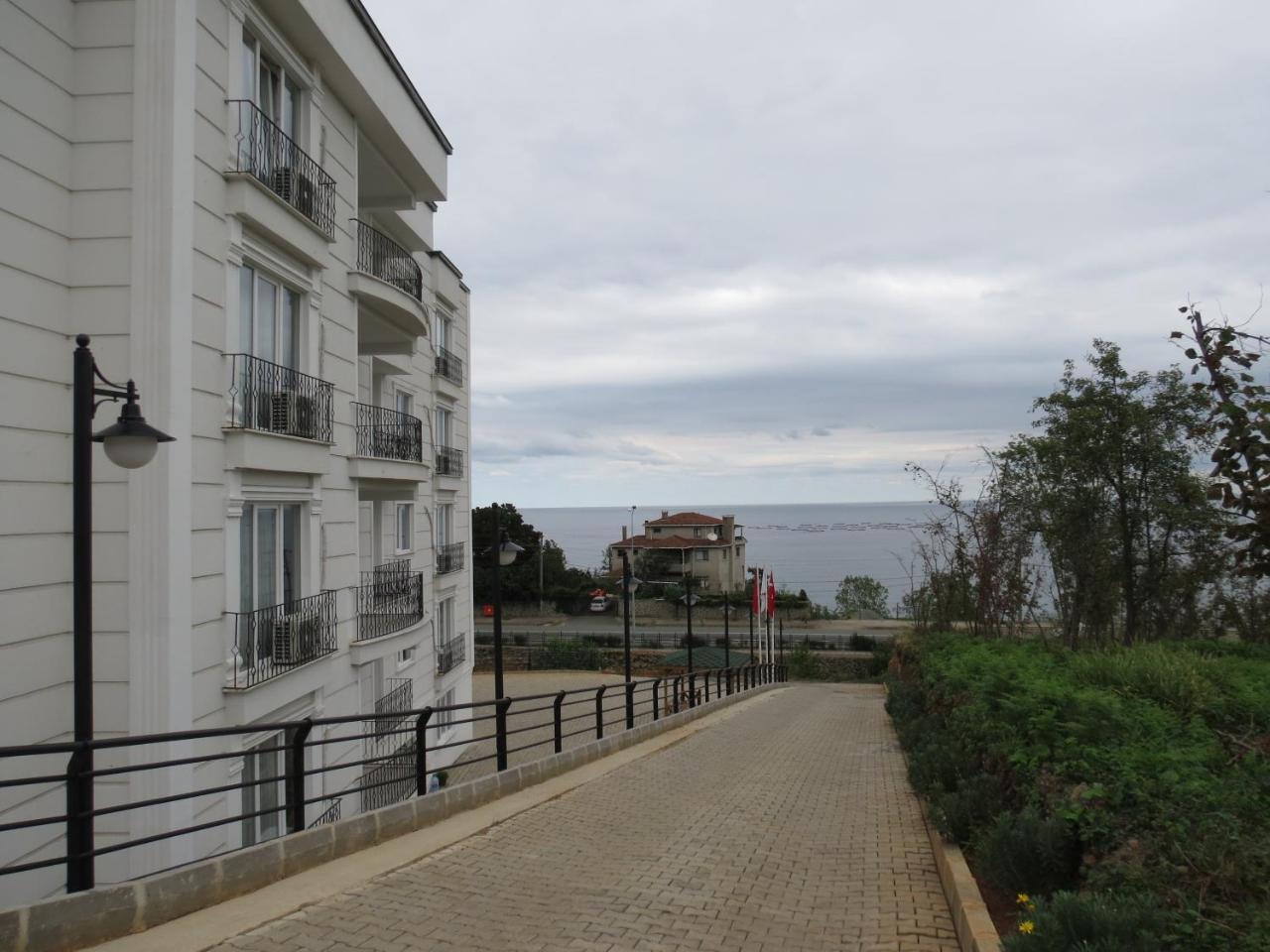 Aparthotel Black Rose à Kaşüstü Extérieur photo
